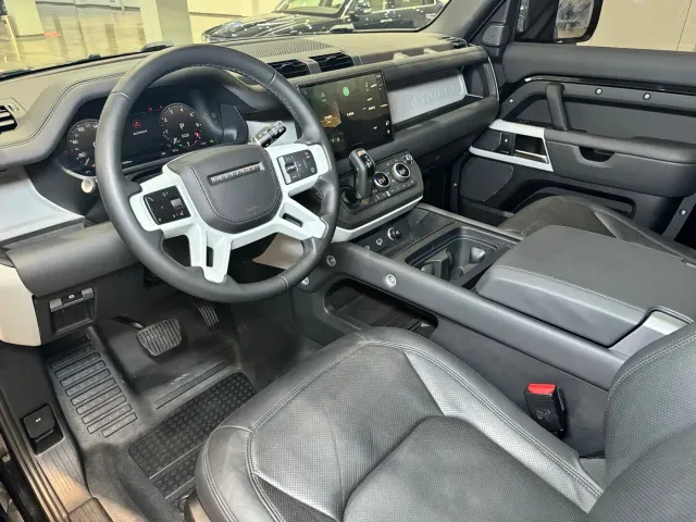Land Rover Defender — Фото автомобиля 7