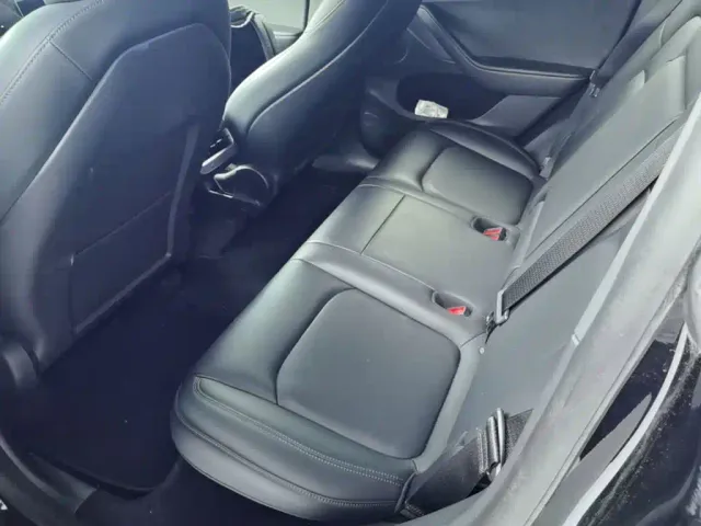 Tesla Model Y — Фото автомобиля 16