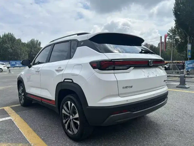 Changan CS35 Plus — Фото автомобиля 9