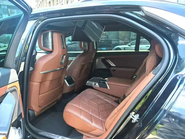 BMW i7 — Фото автомобиля 3