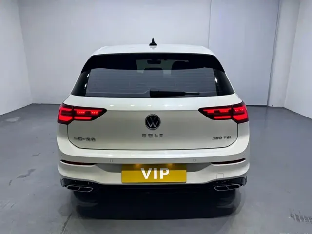 Volkswagen Golf — Фото автомобиля 2
