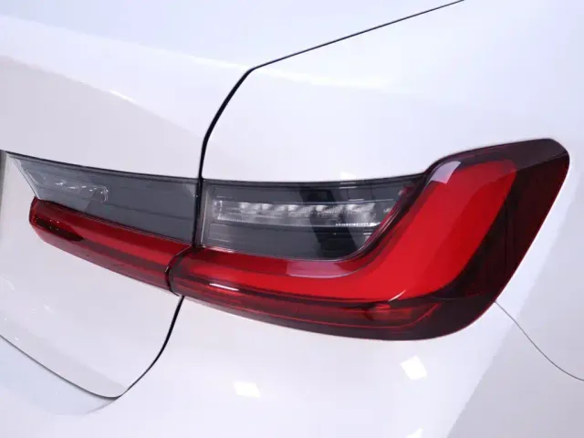 BMW 3 Series — Фото автомобиля 9