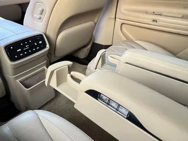 AITO Wenjie AITO M9 2024 Extended Range Ultra 42kWh 6-Seater — Фото автомобиля 25
