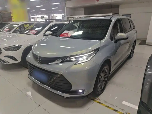Фотография автомобиля — Toyota Sienna