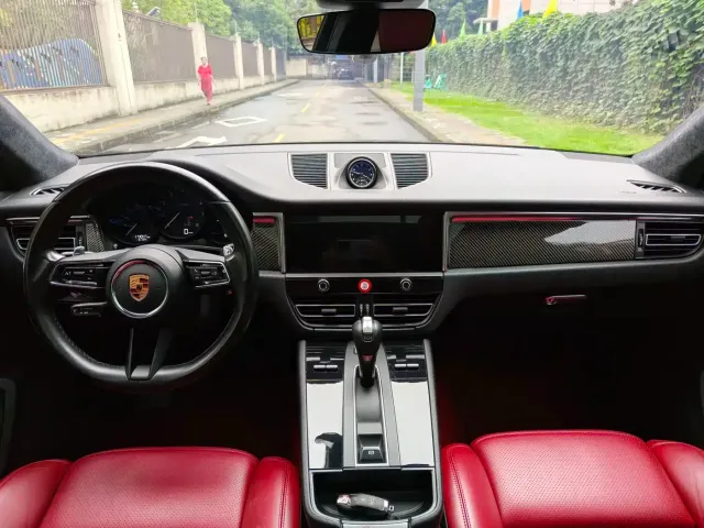 Porsche Macan — Фото автомобиля 12