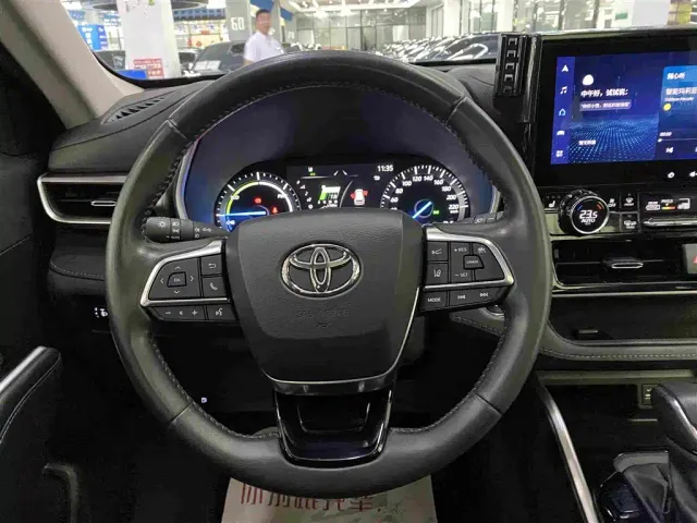 Toyota Highlander — Фото автомобиля 11