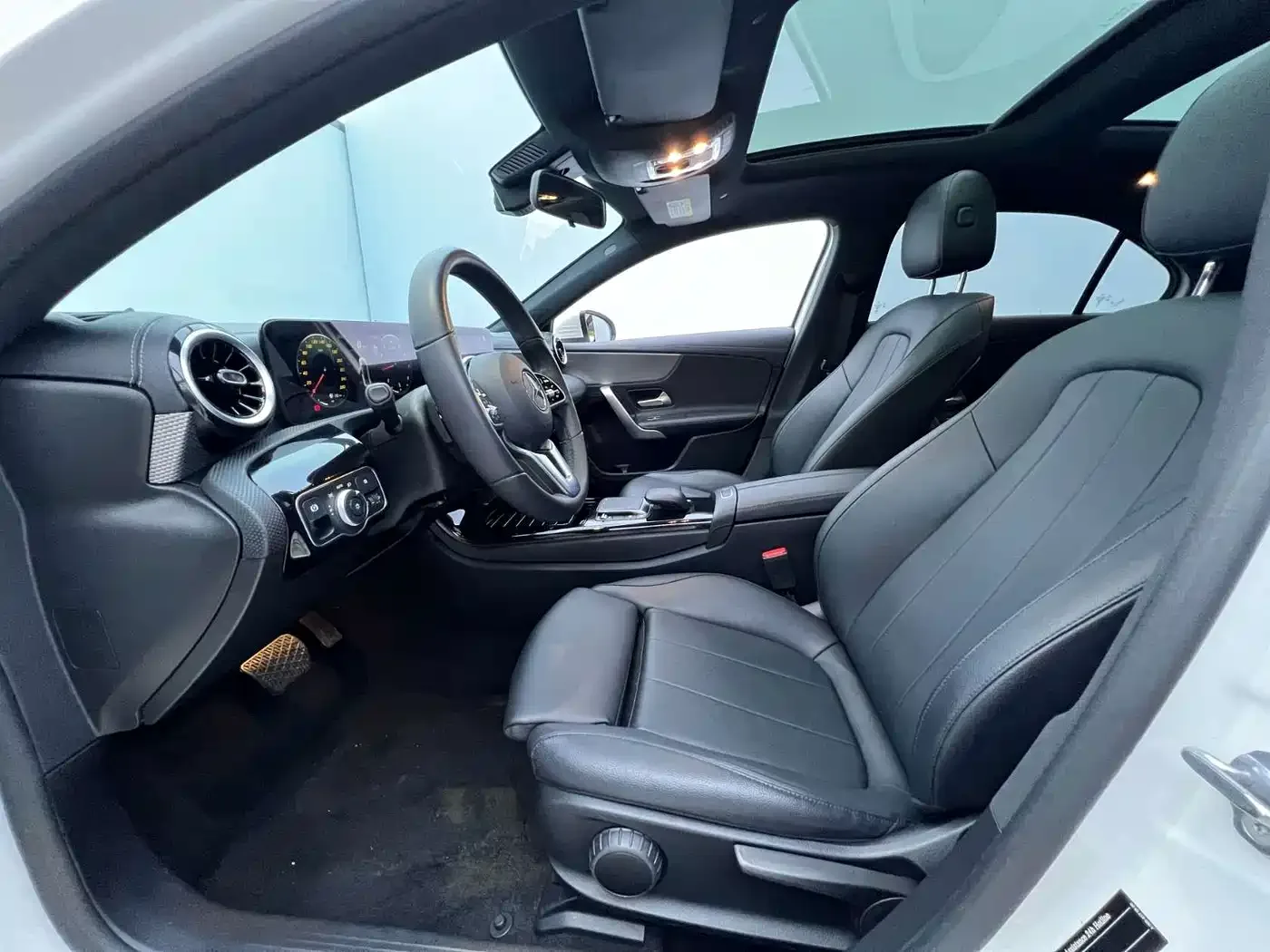 Mercedes-Benz Mercedes-Benz A-Class 2022 Facelift A 180 L Sport Sedan — Фото автомобиля 6
