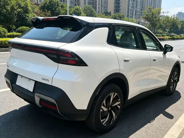 Changan Qiyuan Q05 — Фото автомобиля 16