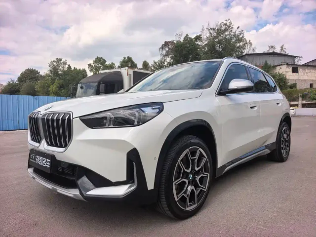 Фотография автомобиля — BMW X1