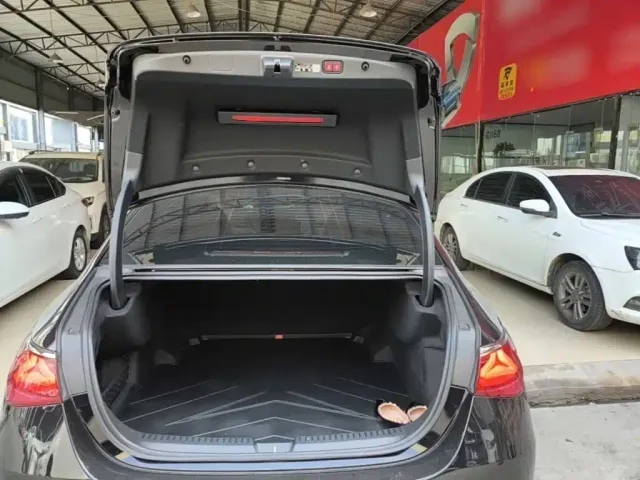 Mercedes-Benz E-Class — Фото автомобиля 18
