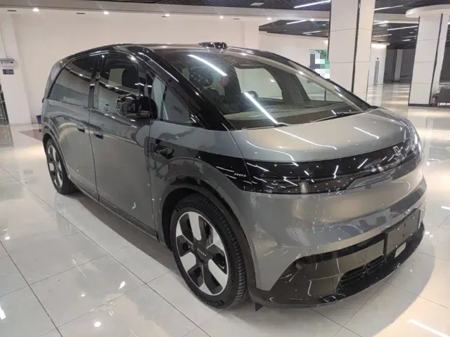 Zeekr Mix — Фото автомобиля 3