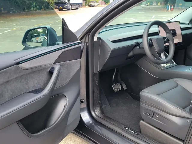 Tesla Model Y — Фото автомобиля 7
