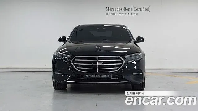 Mercedes-Benz E-Class — Фото автомобиля 3