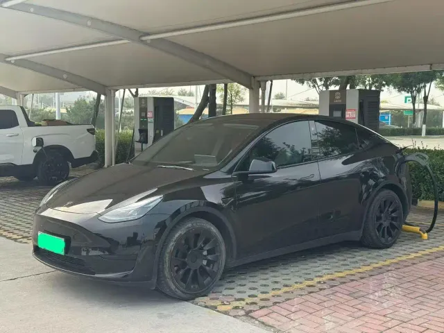 Фотография автомобиля — Tesla Model Y