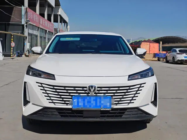 Changan Eado — Фото автомобиля 2