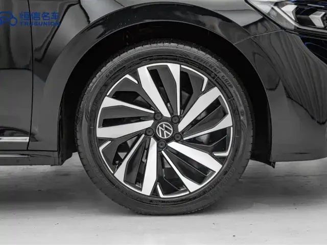 Volkswagen Passat — Фото автомобиля 11