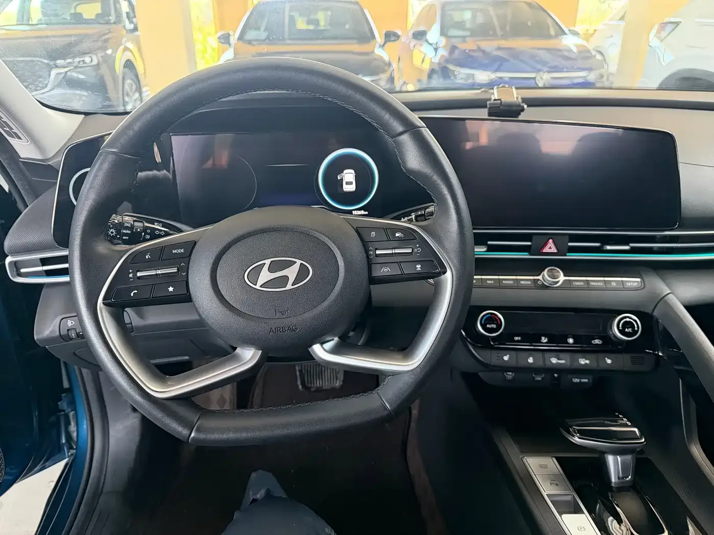 Hyundai Elantra 2023 1.5L CVT TOP Flagship Edition — Фото автомобиля 19