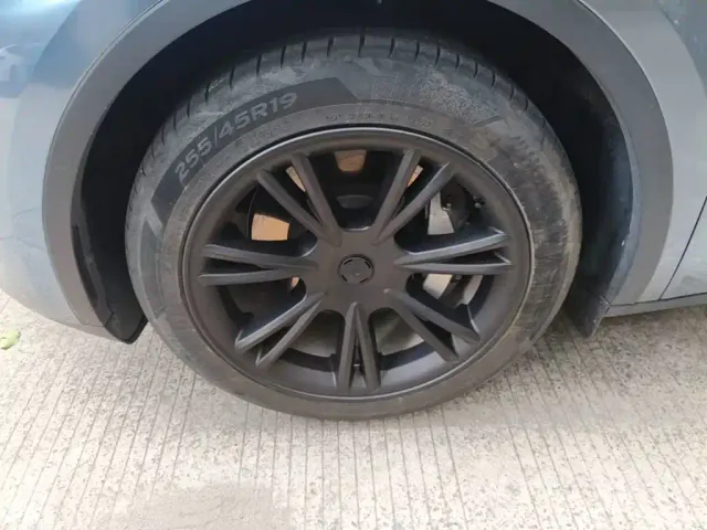 Tesla Model Y — Фото автомобиля 22