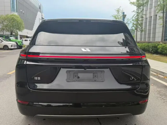 Li Auto L7 — Фото автомобиля 8