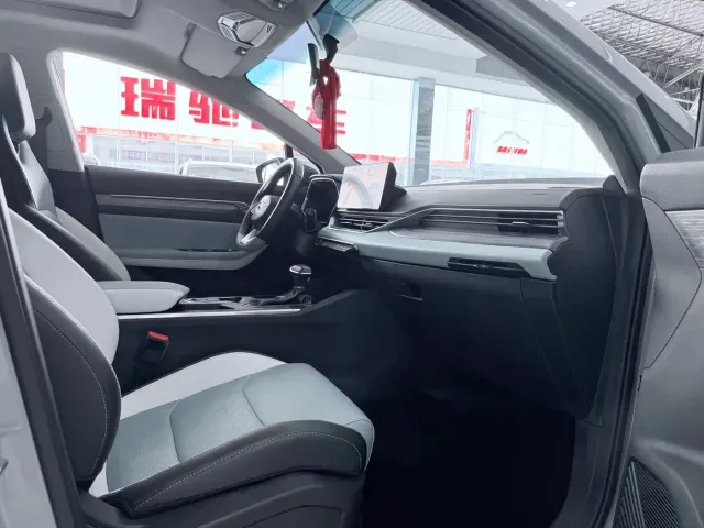 Geely Emgrand S — Фото автомобиля 12