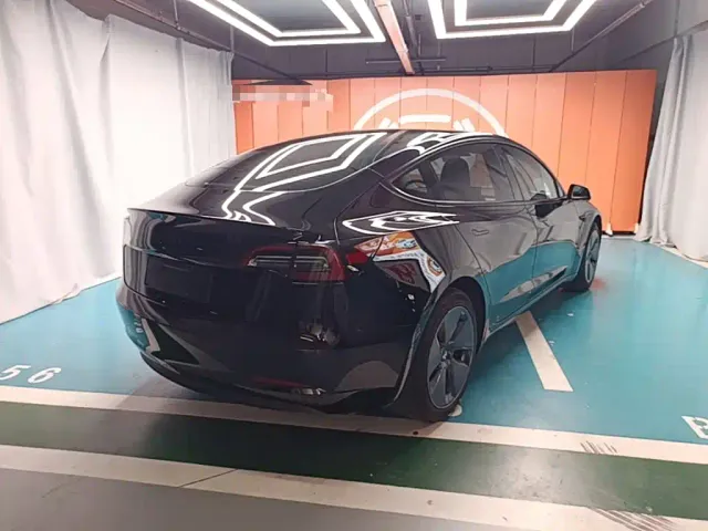 Tesla Model 3 — Фото автомобиля 6