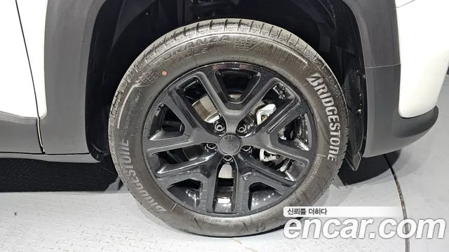 Jeep Renegade — Фото автомобиля 21