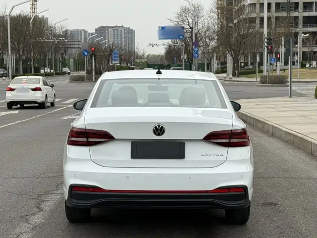 Volkswagen Lavida — Фото автомобиля 7