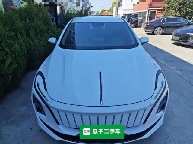 Hongqi E-QM5 — Фото автомобиля 2