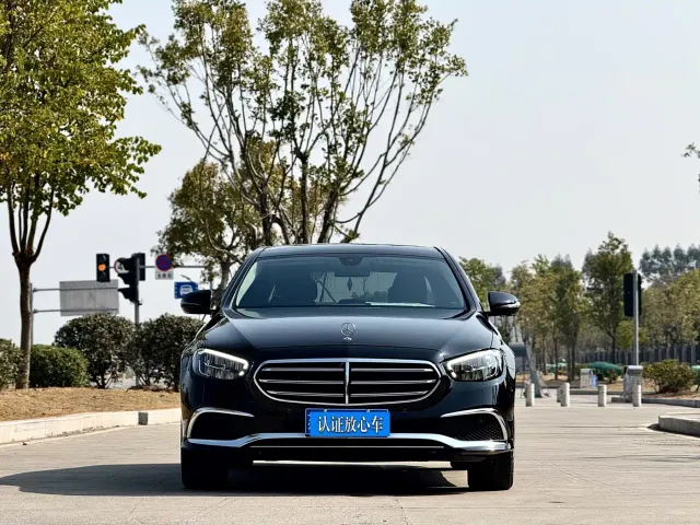 Фотография автомобиля — Mercedes-Benz E-Class