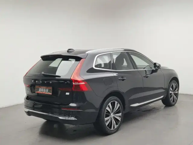 Volvo XC60 — Фото автомобиля 2