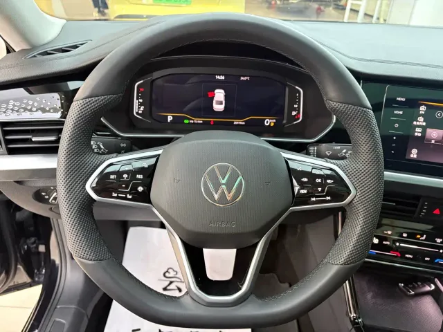 Volkswagen Passat — Фото автомобиля 18