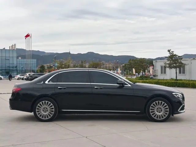 Mercedes-Benz E-Class — Фото автомобиля 21