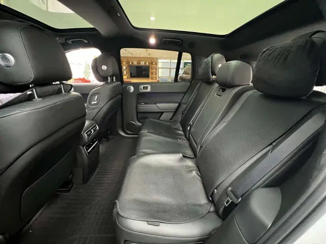 Li Auto L8 — Фото автомобиля 9