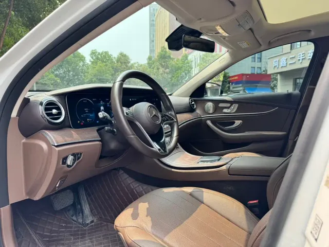 Mercedes-Benz E-Class — Фото автомобиля 5