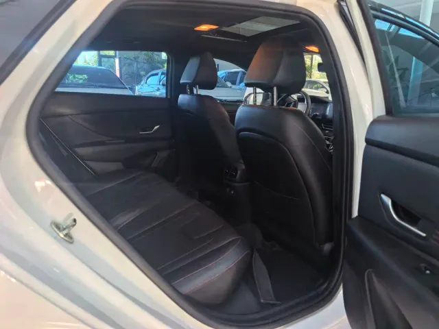 Hyundai Elantra — Фото автомобиля 12