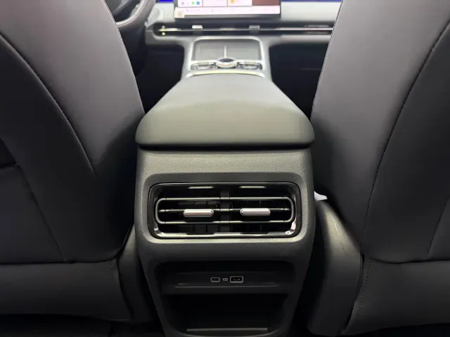 Geely Galaxy Starship 7 EM-i — Фото автомобиля 16