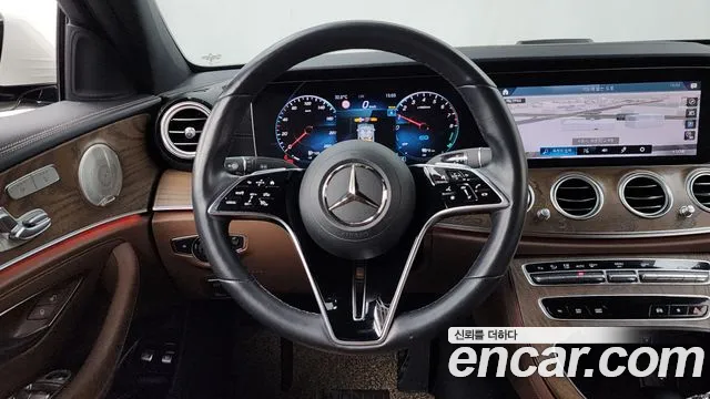 Mercedes-Benz E-Class — Фото автомобиля 13