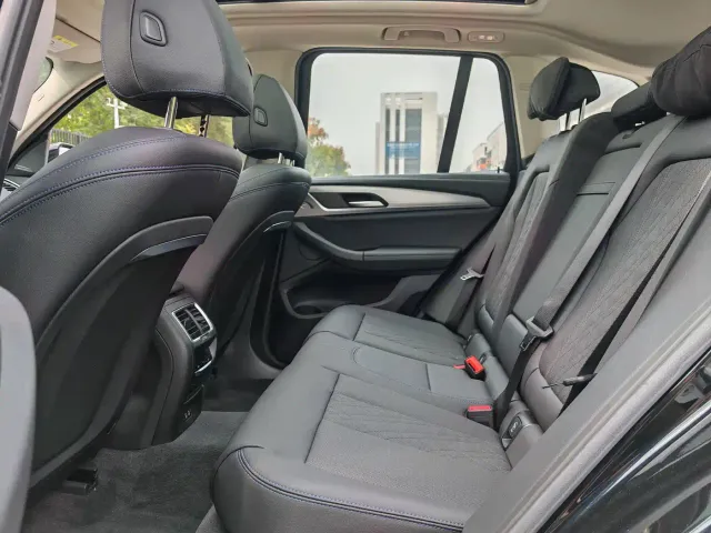 BMW iX3 — Фото автомобиля 20