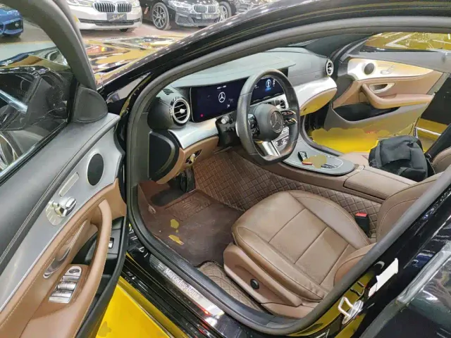Mercedes-Benz E-Class — Фото автомобиля 12