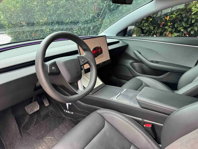 Tesla Model 3 — Фото автомобиля 5