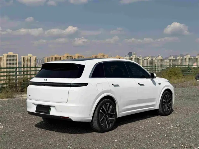 Li Auto L7 — Фото автомобиля 4