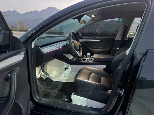 Tesla Model Y — Фото автомобиля 8