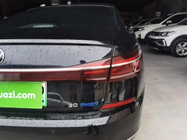Volkswagen Passat — Фото автомобиля 7