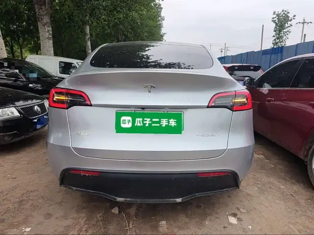 Tesla Model Y — Фото автомобиля 5