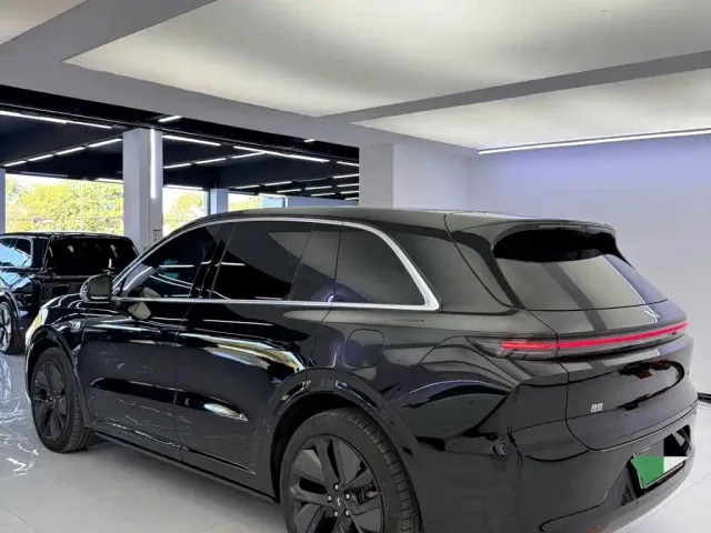 Li Auto L6 — Фото автомобиля 6