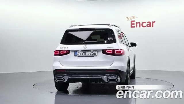 Mercedes-Benz GLB-Class — Фото автомобиля 4