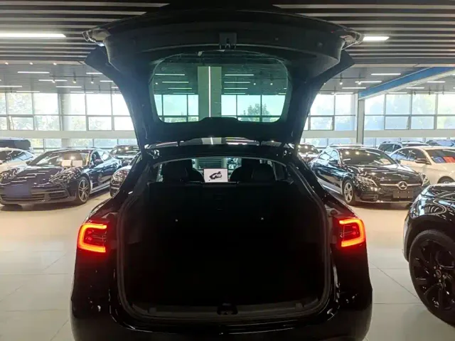 Tesla Model Y — Фото автомобиля 18