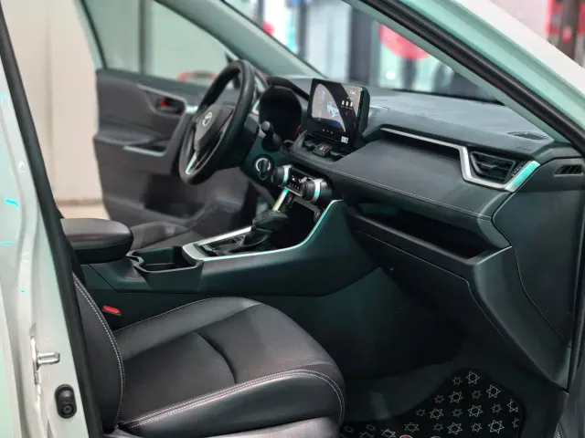 Toyota RAV4 — Фото автомобиля 6