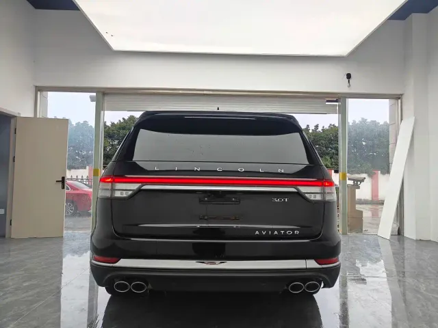 Lincoln Aviator — Фото автомобиля 5