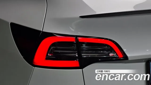 Tesla Model Y — Фото автомобиля 8
